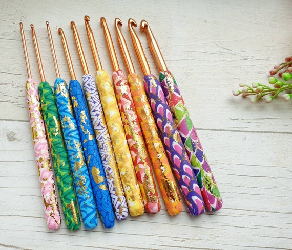 Which is a better crochet hook design for beginners and in general? : r/ crochet