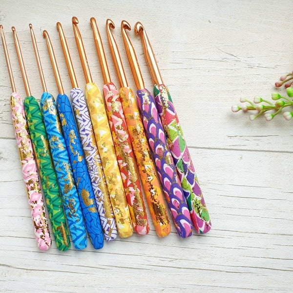 10 Piece Ergonomic Floral Design Crochet Hook set, Gift for Mother's day, grandmother, friend - Mothers Day Crochet Gift Set