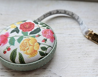 Floral Design Mini Tape Measure - 1.5m Portable Retractable Tape Measure - Perfect Stocking Filler - Christmas Gift