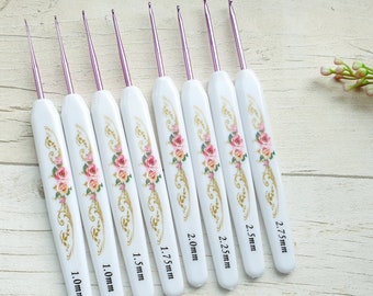 8 Piece Ergonomic Floral Design Crochet Hook set - Mothers Day Crochet Gift Set