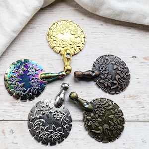 Floral Thread Cutter Pendant | Sewing Embroidery Tool