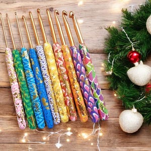 10-teiliges ergonomisches Häkelnadelset mit Blumenmuster, Geschenk für Muttertag, Großmutter, Freundin - Muttertags-Häkelgeschenk-Set