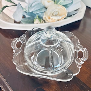 Clear Pressed Glass Cheese Butter Dome Round covered dish dessert plate with handle