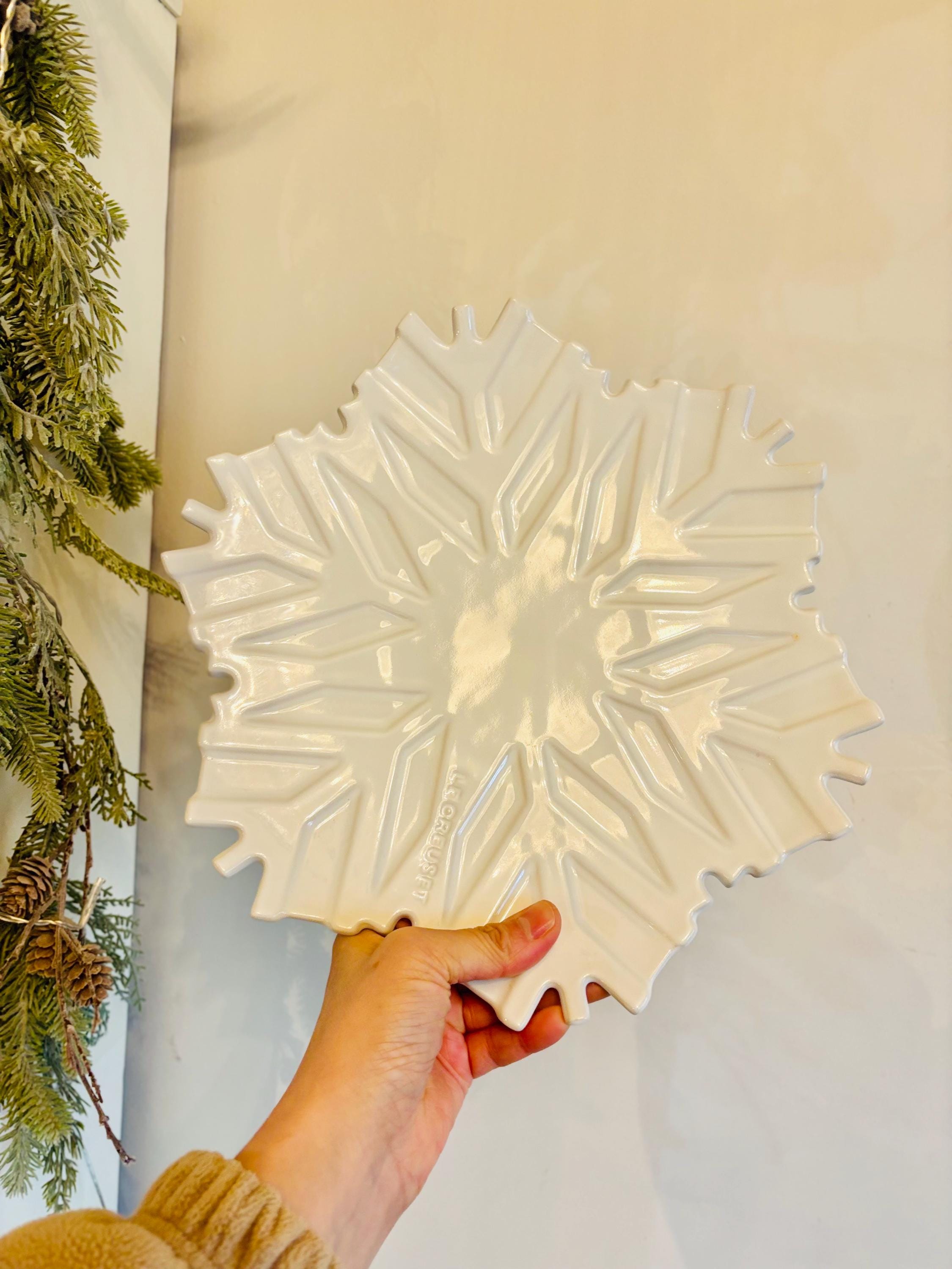 ルクルーゼ　スノーフレークプレート Le Creuset Snowflake Platter Plate Ceramic Stoneware White Holiday