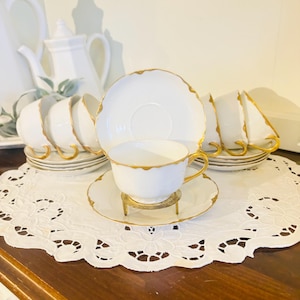 Hutschenreuther Selb Bavaria Tea Cups and Saucers bread plate Gold Rimmed LHS