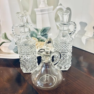 Vintage glass vinegar and oil cruet  with stopper with handle