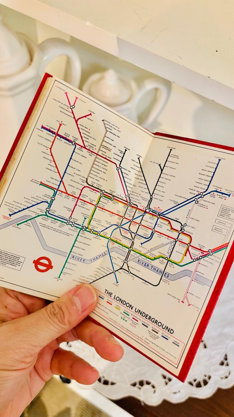 Underground Rundel VTG Francis Chichester Map & Guide of London Red Pocket Booklet 1st ...