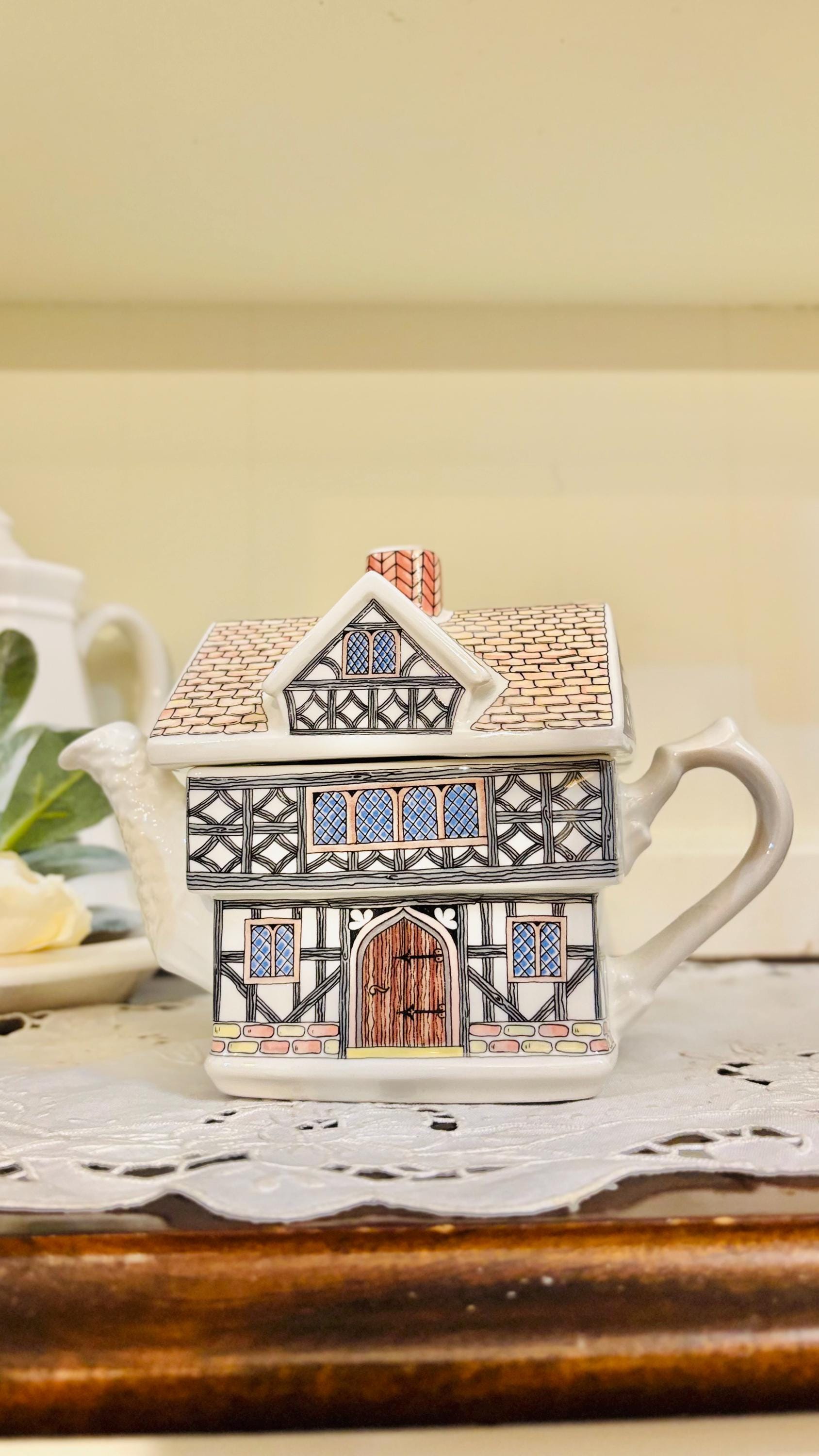 Sadler House Teapot - Etsy