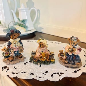 Vintage Boyds Bear & Frioends Collection teddy bear figurines
