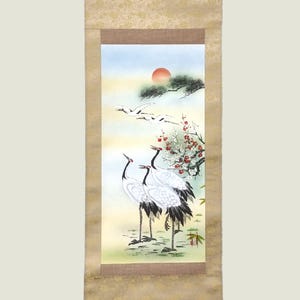 Pergamino colgante coreano con grulla, pintura de grulla con pino y ciruelo con símbolo del sol, arte mural tradicional de longevidad en Hanji