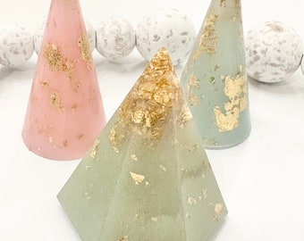 Green and Gold Ring Holder Cone, Organize Wedding or Engagement Rings for any Bride with A Crystal Diamond Shaped Display