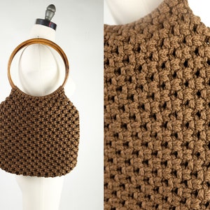 Sac à bandoulière marron en crochet des années 1970
