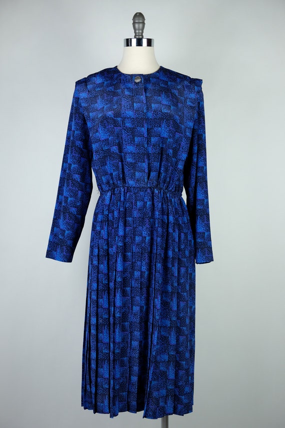 1980s Leslie Fay Deep Blue Abstract Pleated Dress - image 2