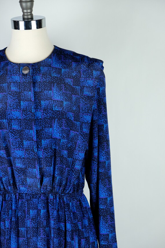 1980s Leslie Fay Deep Blue Abstract Pleated Dress - image 3