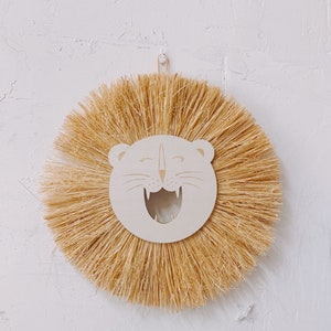 Lion Face Raffia Wall Hanging,Safari Jungle Nursery Decor,Lion Head Boho Kids Room Decor Wall Art, Birthday's Gift,Lion Nursery Wall Decor Wooden Face