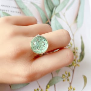 BIRTH FLOWER RING, Baby&#39;s breath resin ring, Pressed flower resin ring, Dried Flower Ring, Dainty Statement Ring, Nature ring, Anxiety Ring