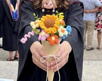 Handmade Crochet Graduation Flower Bouquet with Doll, Personalized Class of 2026 Gift for Daughter or Sister, Cute Graduation gift Keepsake