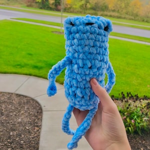 Crocheted Leggy Froggy (Blue)
