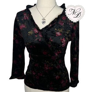 L&#39;EST ROSE Black Floral Velvety Top