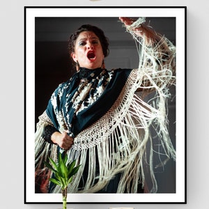 Großformatige Flamenco-Sängerin Druck | Spanische Sängerin Poster | Gitana Druck | Studio und Schuldekoration