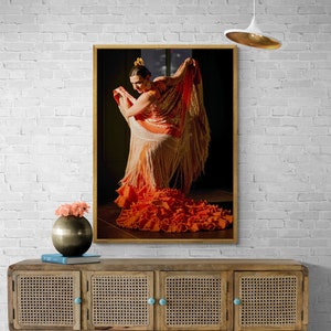 Großformatige Flamencotänzerin in orangem Kleid Druck mit Manton | Wandkunst | Studio und Schuldekoration