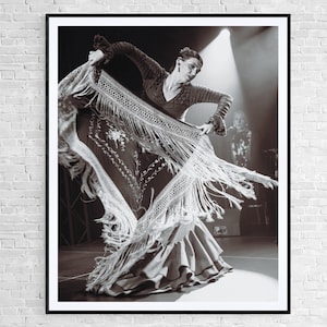 Flamenco-Tänzerin mit Manton | Wandkunst | Studio und Schuldekoration