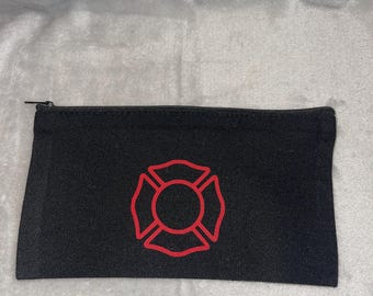 Czarna torba z zamkiem w kształcie krzyża maltańskiego, prezent dla strażaka