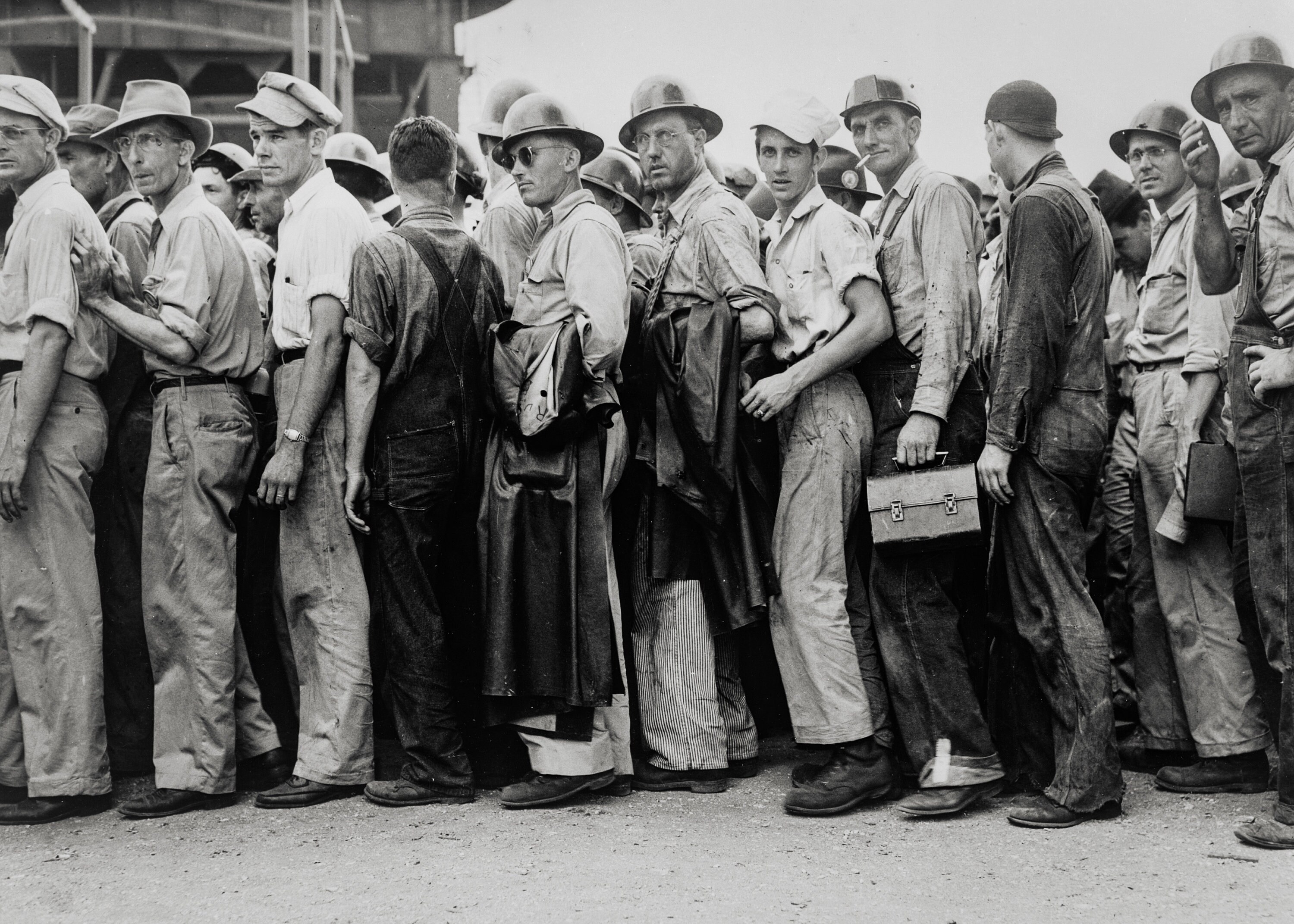 1949 1943. Перрон фото 1917. Бэтмен сериал 1943. Бабкин павел иванович генерал-майор пограничник. 1949 1943.