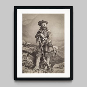 Portrait von Buffalo Bill Cody mit einem Gewehr Schwarzweiss Fotografie Fine Art Print - Wand Dekor