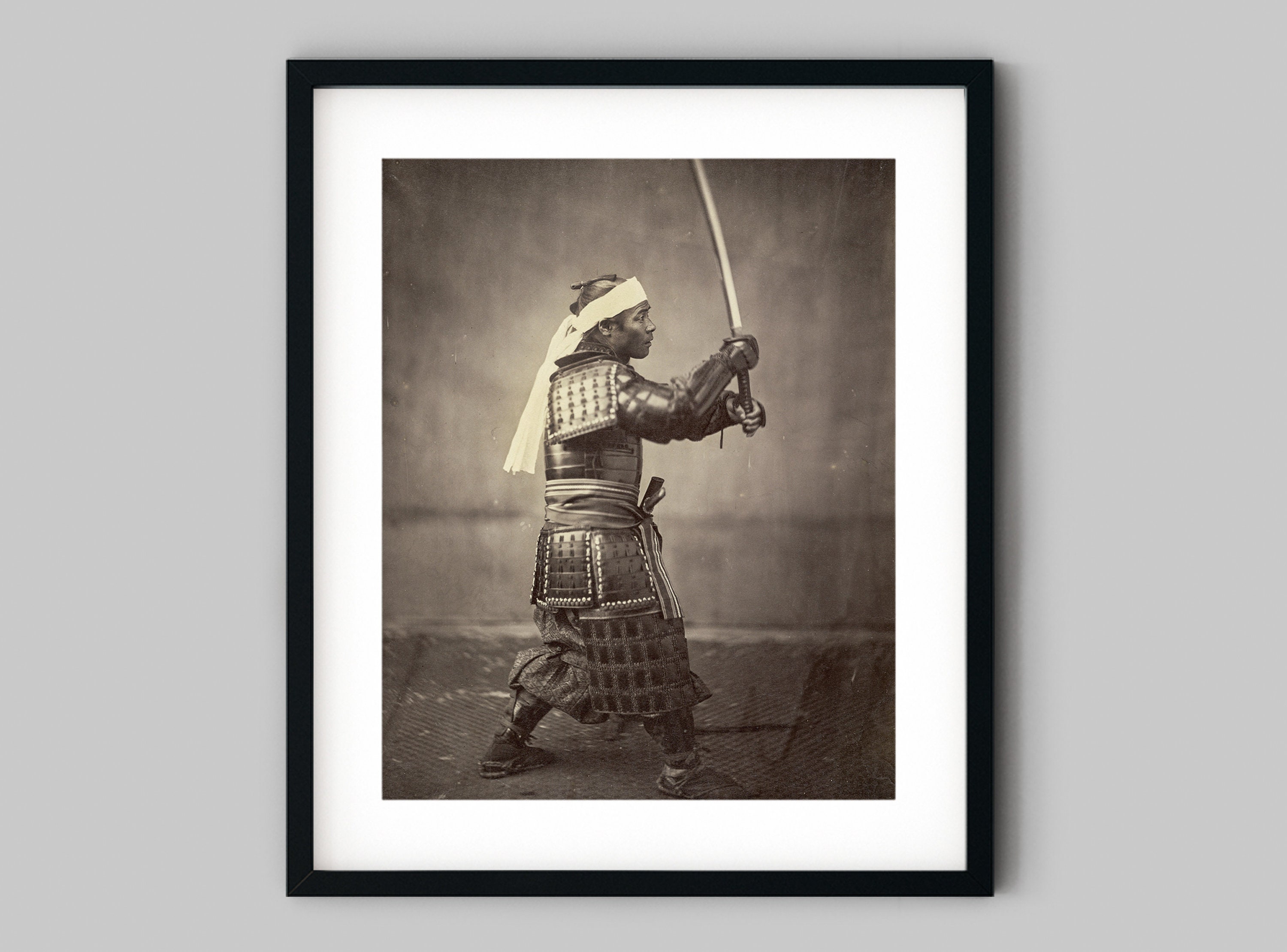 Samurai Krieger in voller Kampfrüstung mit einem Schwert Schwarzweiss  Fotografie Fine Art Print Wall Decor - .de