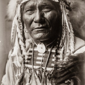 Edward Curtis Photograph – Crow Chief Portrait, Native American ...