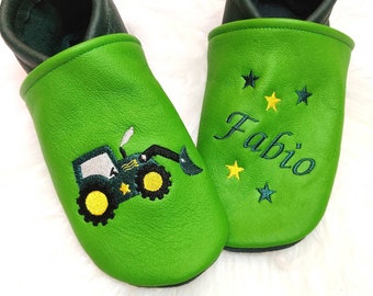 Zapatos de gateo con nombre (pantuflas de cuero, pantuflas de cuero) hechos de cuero, pala tractor en diferentes colores - bautismo de nacimiento de regalo hecho a mano