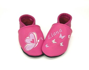 Chaussures rampantes avec nom (babouches en cuir, chaussons en cuir) en cuir, papillon autour de différentes couleurs - cadeau fait main fêtes baptême naissance