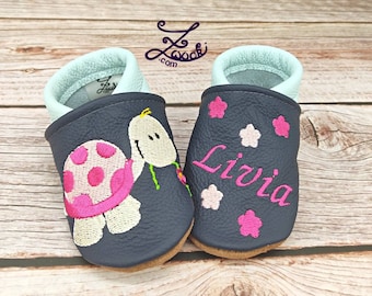 Zapatos de gateo con nombre (babuchas de cuero, babuchas de cuero) hechos de cuero, niñas tortuga en diferentes colores Regalo hecho a mano bautizo de nacimiento