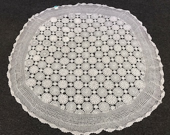 Vintage 1950s cream off white circular lace large table cloth w/ crocheted edge