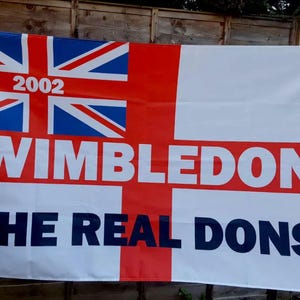 Bandera del AFC Wimbledon Wombles de 1,5 m x 0,9 m - Camiseta, bufanda, insignia, póster, pegatinas