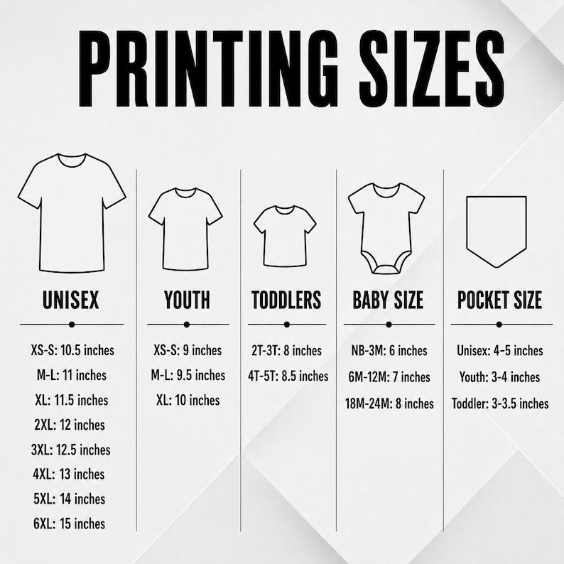 Pu&ograve; includere: Un grafico in bianco e nero intitolato PRINTING SIZES che mostra icone per abbigliamento unisex, giovani, bambini, neonati e tasche. Elenca dimensioni specifiche in pollici per varie taglie, da XS a 6XL per l'unisex e per fasce d'et&agrave;.