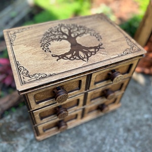 Support de jeu de cartes de tarot sur un arbre celtique, porte-cartes de tarot, boîte à tiroirs, Organisation pour les tarots, décoration d'autel, organiseur, boîte à bijoux, décoration antimites, sorcière