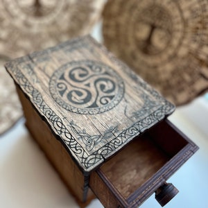 Dragon Ivy Tarot Card Holder Box 18cm