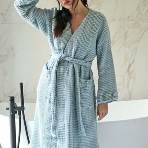 Robe en lin gaufre Mid Calf, Robe classique, Robe spa en lin, Peignoir sauna, Peignoir de bain, Vêtements maison, Robe longue, Cadeau pour elle, Cadeau pour mère