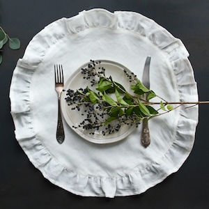 Linen Double layer round placemat. Natural stonewashed linen placemat . Double Linen placemant. Ruffle placemat.