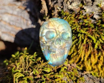 Labradorit Schädel schnitzen