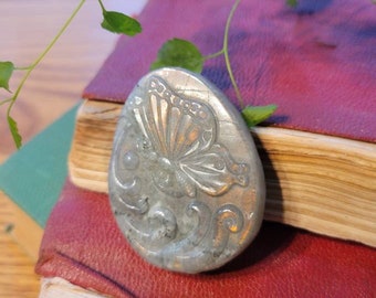 Labradorit Schmetterling schnitzen