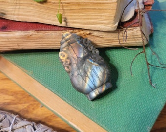 Spektrolith Vase Labradorit Schnitzerei