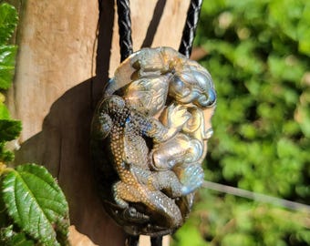 Geschnitzte Labradorit-Eidechse Bolokrawatte