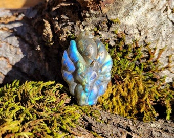 Labradorit Kitsune Schnitzerei