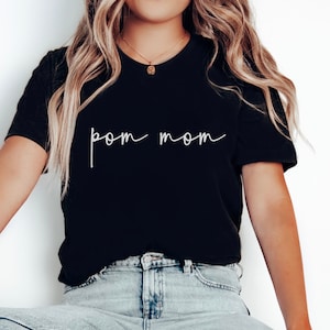 Pomeranian Dog Shirt Gift for Pomeranian Mom Cute Pom Mom Tee Pomeranian Lover T Shirt Pomeranian Mama T-Shirt