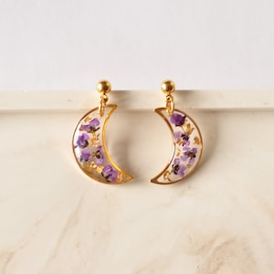 Golden crescent moon earrings - women's jewelry - resin and dried flower jewelry - flower earrings - alysses flowers