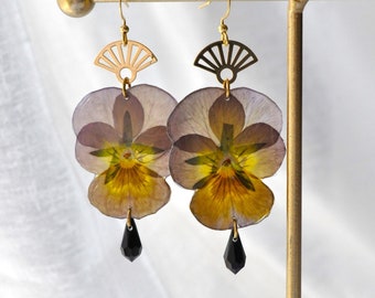 real pressed pansy flower earrings, handmade jewelry in France, women's jewelry, flower earrings.