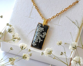 Small black necklace with real pressed flower, women's jewelry in resin and dried flowers, unique gift for women